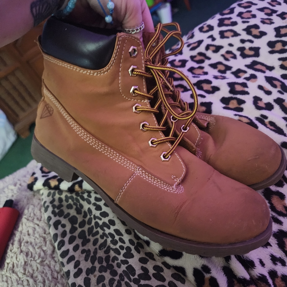 Boots - Picture 3 of 3